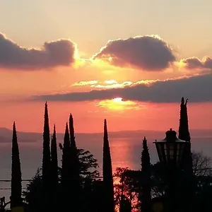 https://casa-francesca-gardone-riviera.it-lombardy.com